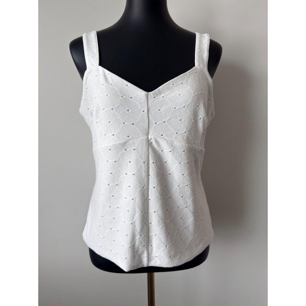 Cabi White Eyelet Camisole V-Neck Sleeveless Tank Top Geometric Embroidered M